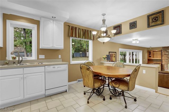 8053 Thornhurst Drive, North Royalton, OH 44133