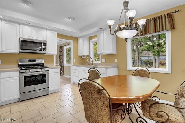 8053 Thornhurst Drive, North Royalton, OH 44133