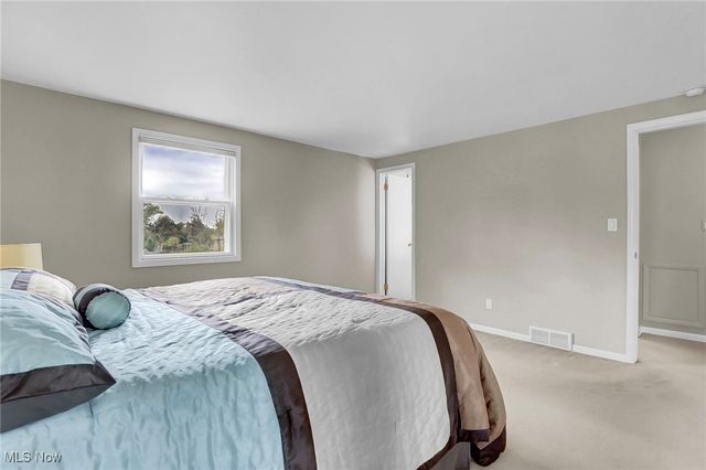 8053 Thornhurst Drive, North Royalton, OH 44133