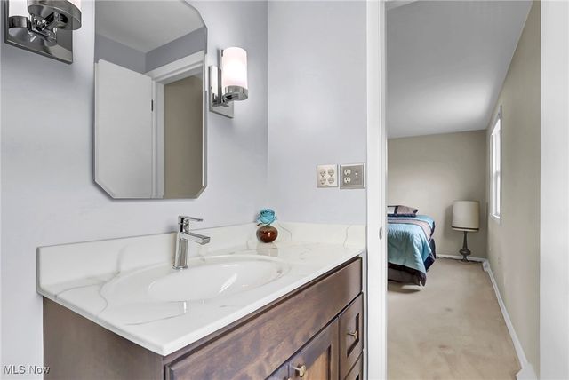 8053 Thornhurst Drive, North Royalton, OH 44133