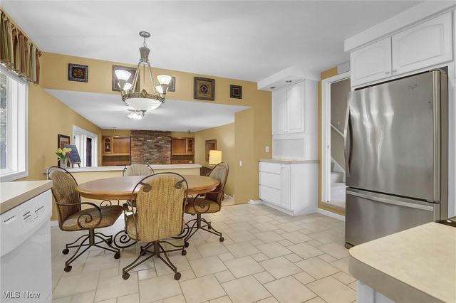 8053 Thornhurst Drive, North Royalton, OH 44133