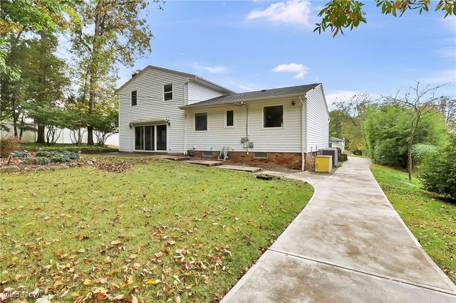 8053 Thornhurst Drive, North Royalton, OH 44133