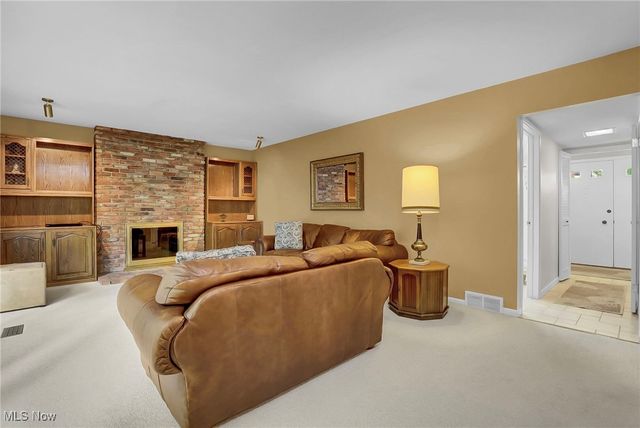 8053 Thornhurst Drive, North Royalton, OH 44133