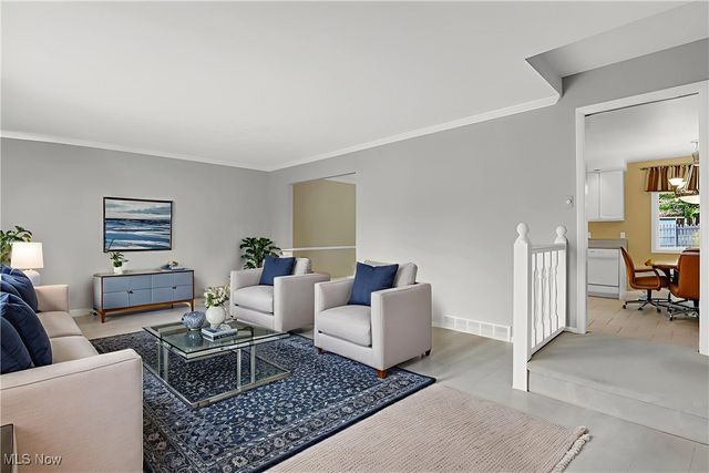 8053 Thornhurst Drive, North Royalton, OH 44133