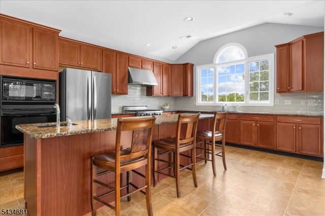 10 Claridge Ln, Raritan Twp., NJ 08822