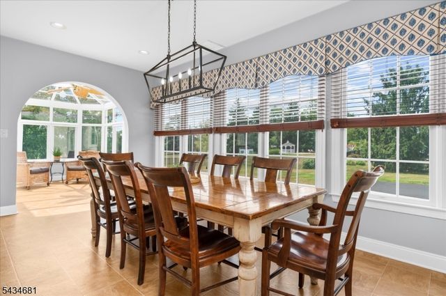 10 Claridge Ln, Raritan Twp., NJ 08822