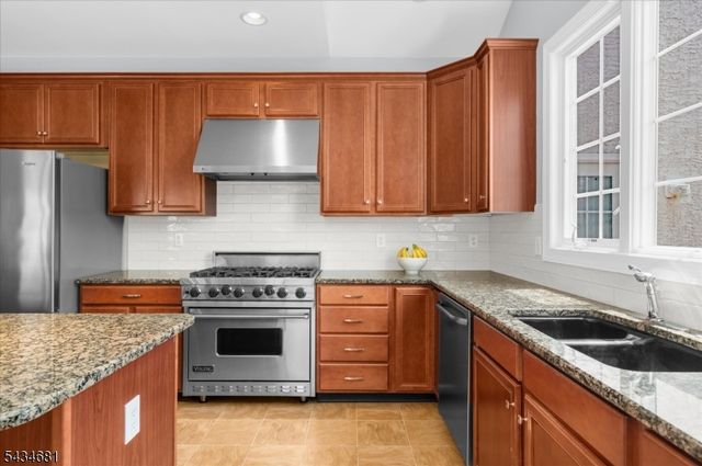 10 Claridge Ln, Raritan Twp., NJ 08822