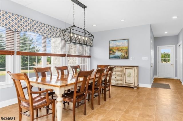 10 Claridge Ln, Raritan Twp., NJ 08822