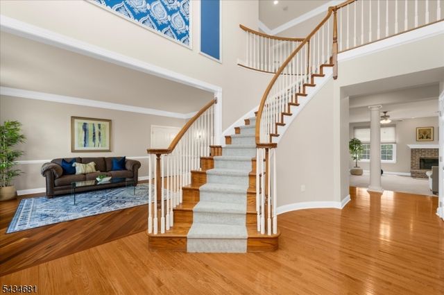 10 Claridge Ln, Raritan Twp., NJ 08822