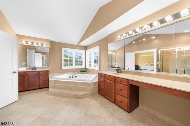 10 Claridge Ln, Raritan Twp., NJ 08822