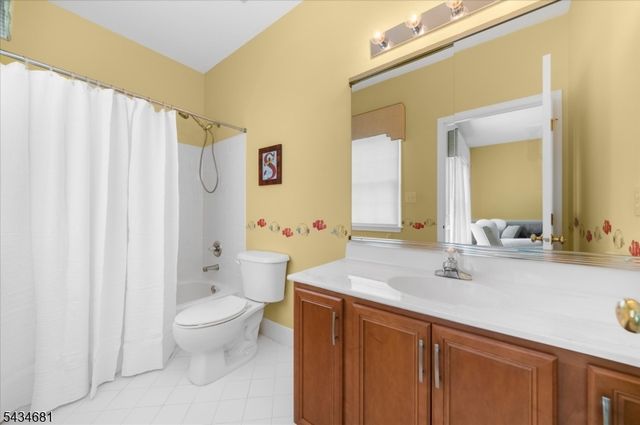 10 Claridge Ln, Raritan Twp., NJ 08822