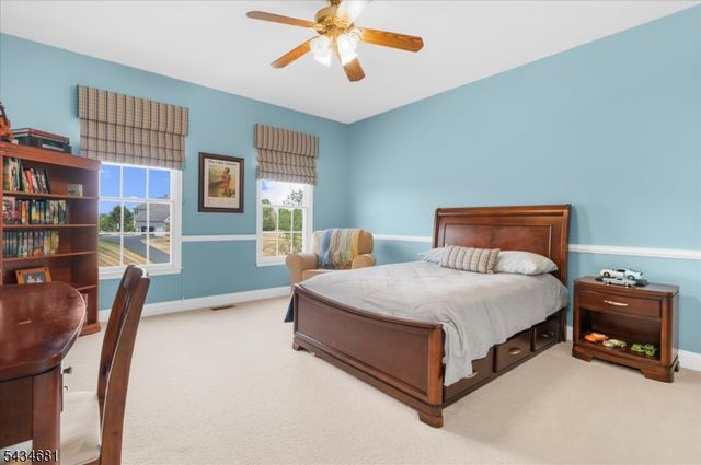 10 Claridge Ln, Raritan Twp., NJ 08822