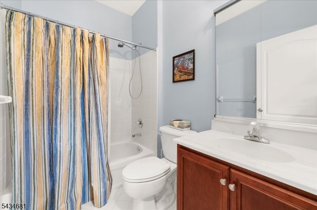 10 Claridge Ln, Raritan Twp., NJ 08822