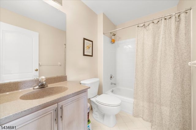 10 Claridge Ln, Raritan Twp., NJ 08822