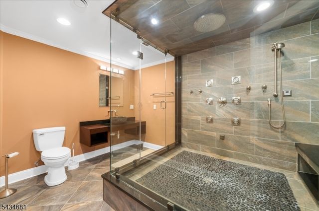 10 Claridge Ln, Raritan Twp., NJ 08822