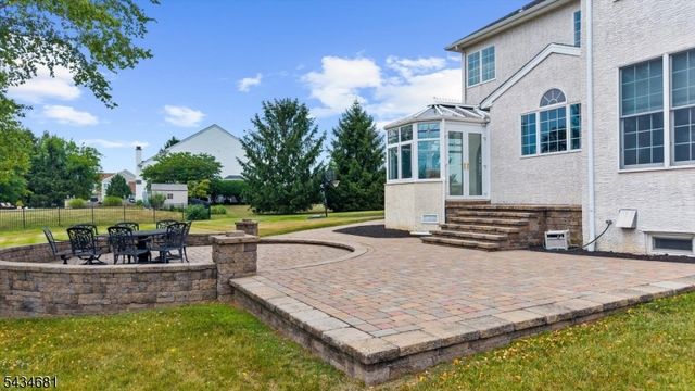 10 Claridge Ln, Raritan Twp., NJ 08822
