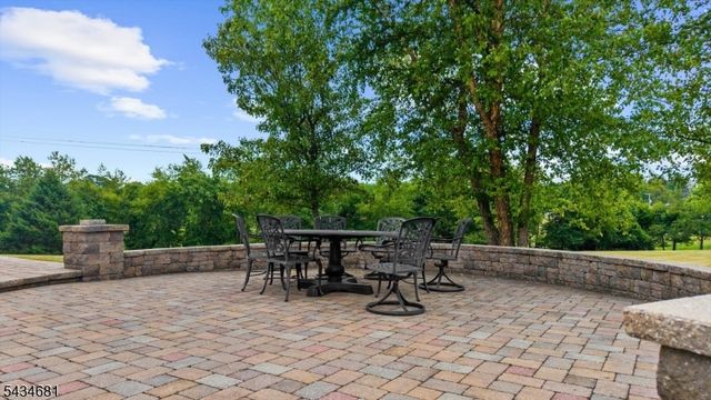 10 Claridge Ln, Raritan Twp., NJ 08822