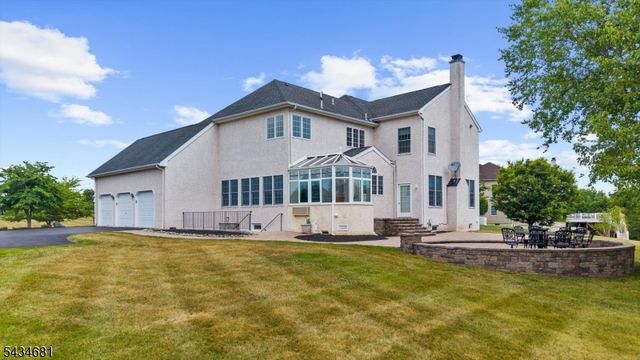 10 Claridge Ln, Raritan Twp., NJ 08822
