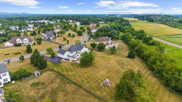 10 Claridge Ln, Raritan Twp., NJ 08822