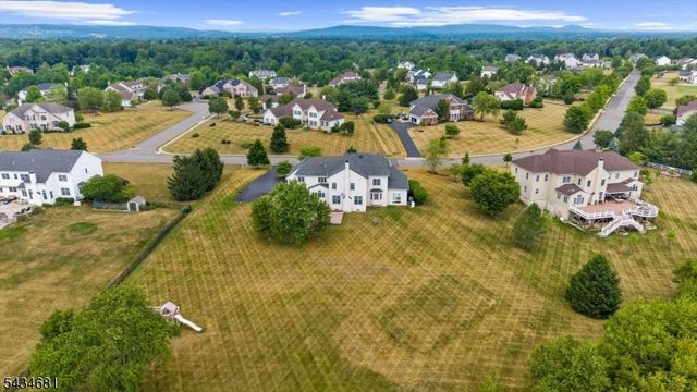 10 Claridge Ln, Raritan Twp., NJ 08822