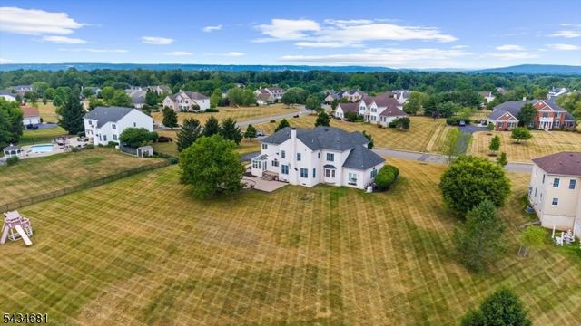 10 Claridge Ln, Raritan Twp., NJ 08822