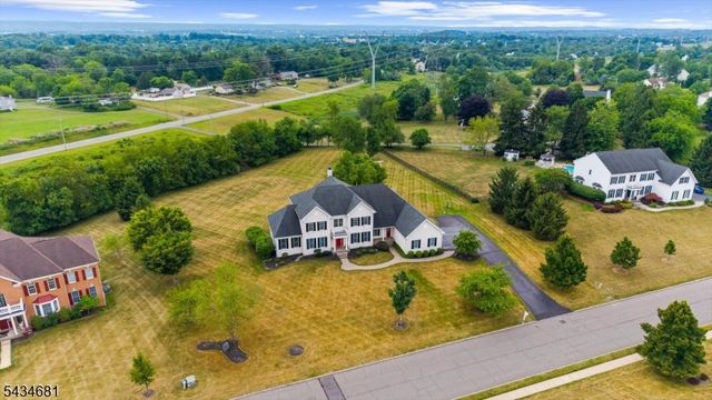 10 Claridge Ln, Raritan Twp., NJ 08822