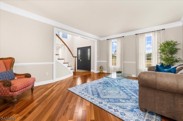 10 Claridge Ln, Raritan Twp., NJ 08822