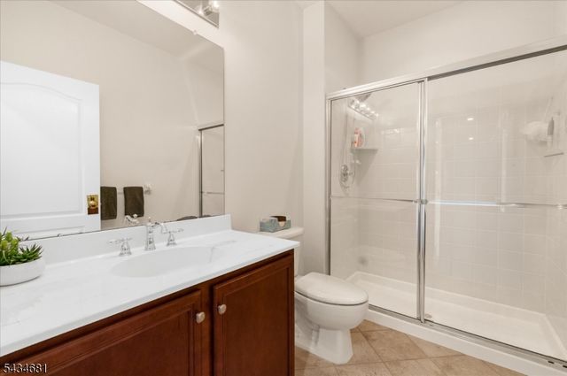 10 Claridge Ln, Raritan Twp., NJ 08822