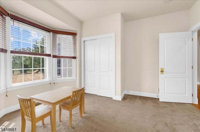 10 Claridge Ln, Raritan Twp., NJ 08822