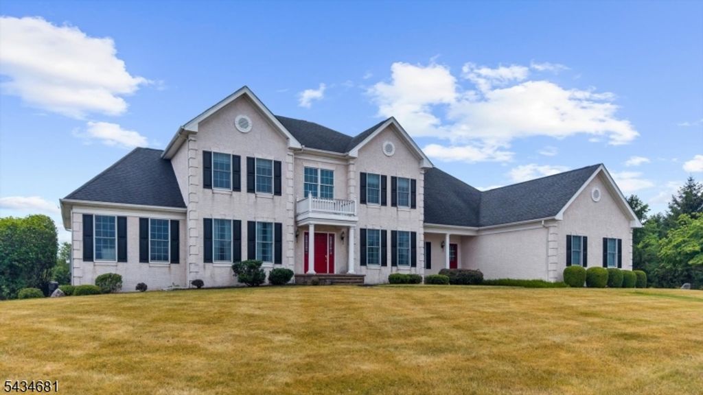 10 Claridge Ln, Raritan Twp., NJ 08822