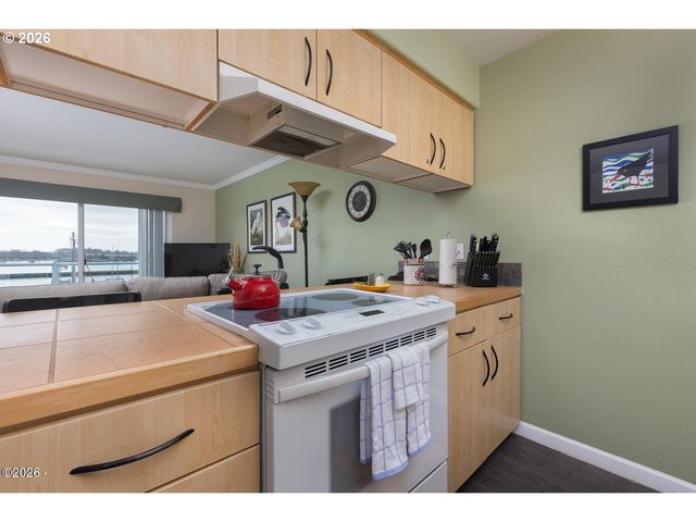 890 Se BAY Blvd 305, Newport, OR 97365