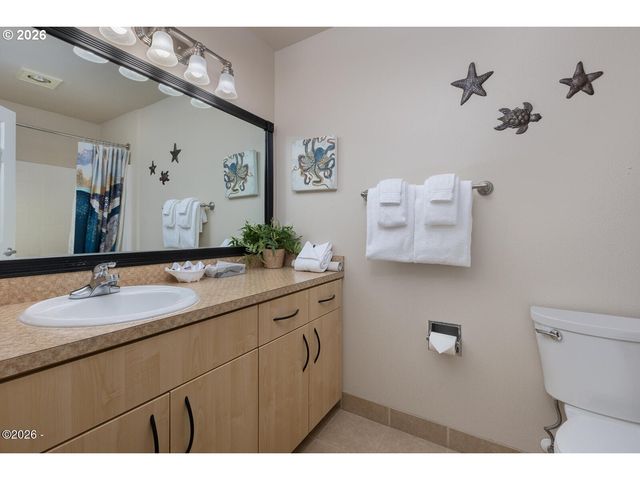 890 Se BAY Blvd 305, Newport, OR 97365