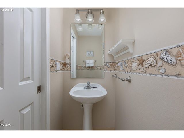 890 Se BAY Blvd 305, Newport, OR 97365