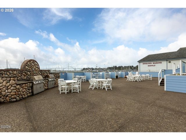 890 Se BAY Blvd 305, Newport, OR 97365