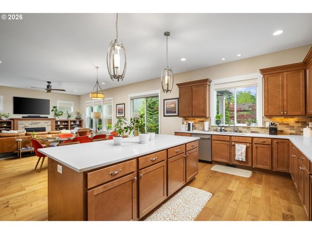20475 Sw COMANCHE Ter, Tualatin, OR 97062