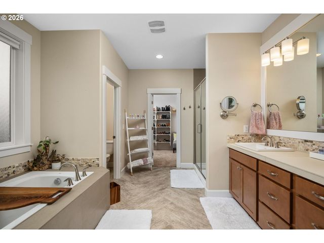 20475 Sw COMANCHE Ter, Tualatin, OR 97062