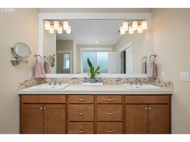 20475 Sw COMANCHE Ter, Tualatin, OR 97062