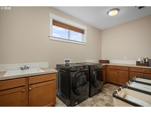 20475 Sw COMANCHE Ter, Tualatin, OR 97062
