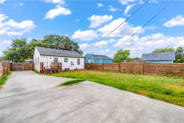 4745 Franklin Dr, Corpus Christi, TX 78415