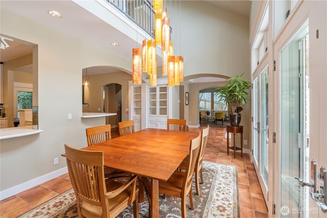 5601 W Mercer Way, Mercer Island, WA 98040
