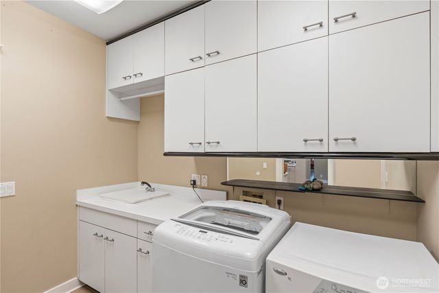 5601 W Mercer Way, Mercer Island, WA 98040