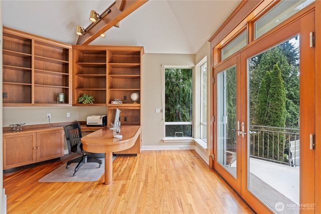 5601 W Mercer Way, Mercer Island, WA 98040