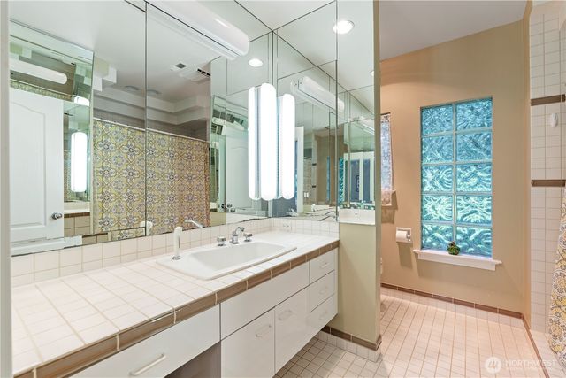 5601 W Mercer Way, Mercer Island, WA 98040