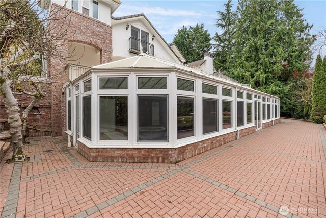5601 W Mercer Way, Mercer Island, WA 98040