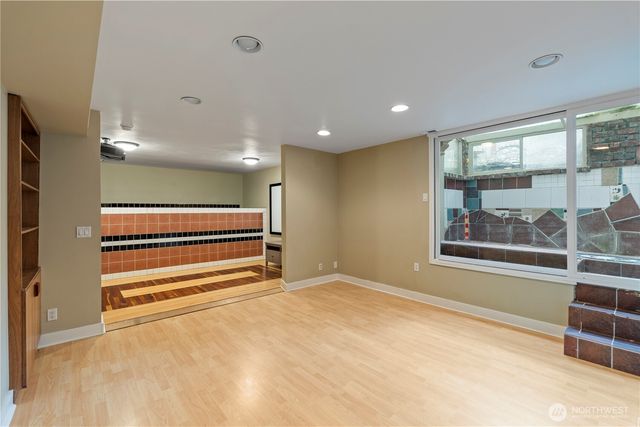 5601 W Mercer Way, Mercer Island, WA 98040