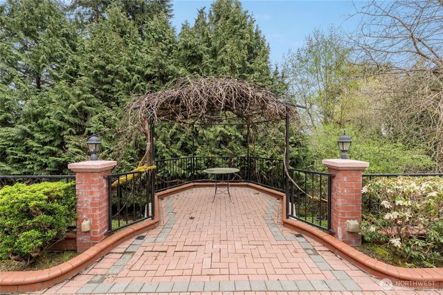 5601 W Mercer Way, Mercer Island, WA 98040