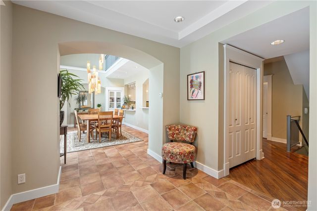5601 W Mercer Way, Mercer Island, WA 98040