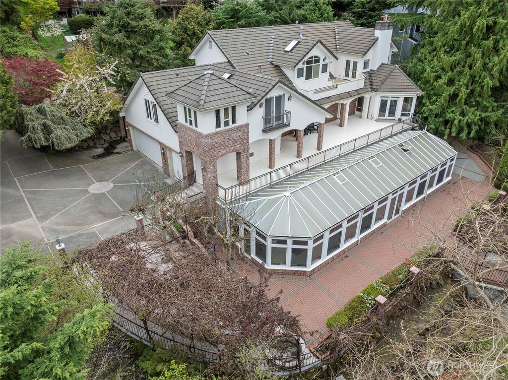 5601 W Mercer Way, Mercer Island, WA 98040