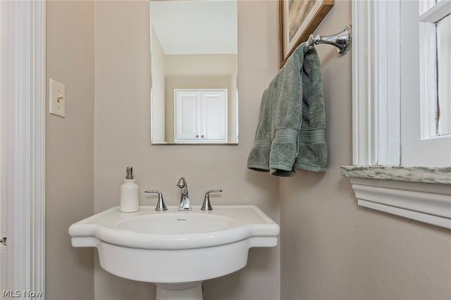 3874 Grenville Road, University Heights, OH 44118