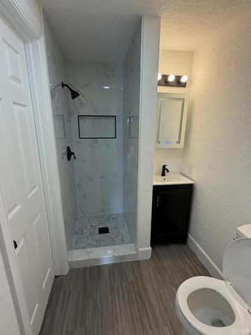 122 E 11th Street, Hanford, CA 93230